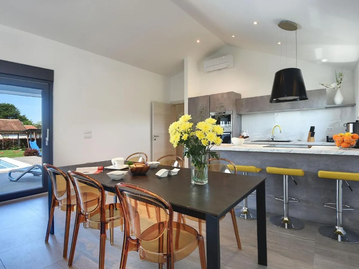Modern Villa With Outdoor Pool Valbandon 0*,  Croazia
