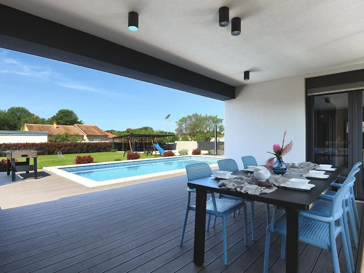 Modern Villa With Outdoor Pool Valbandon