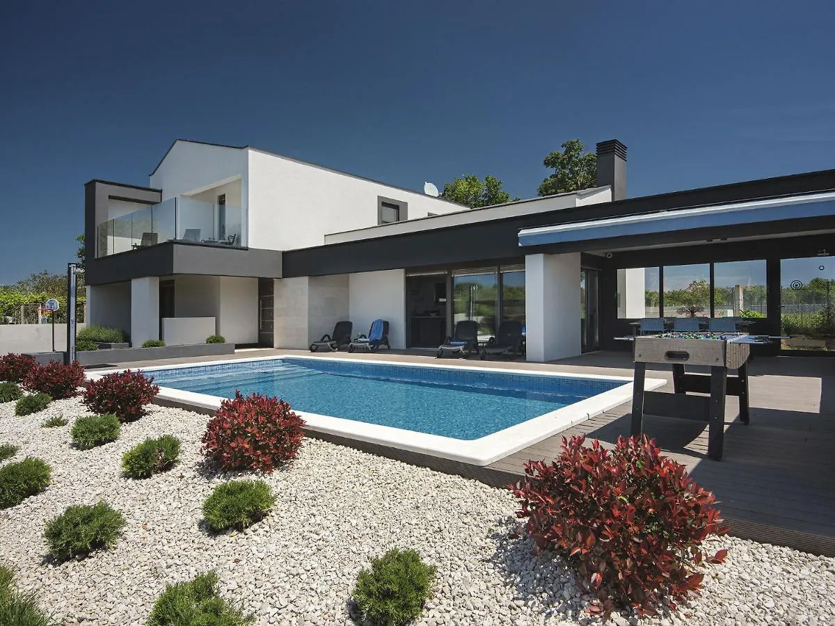 Modern Villa With Outdoor Pool Valbandon