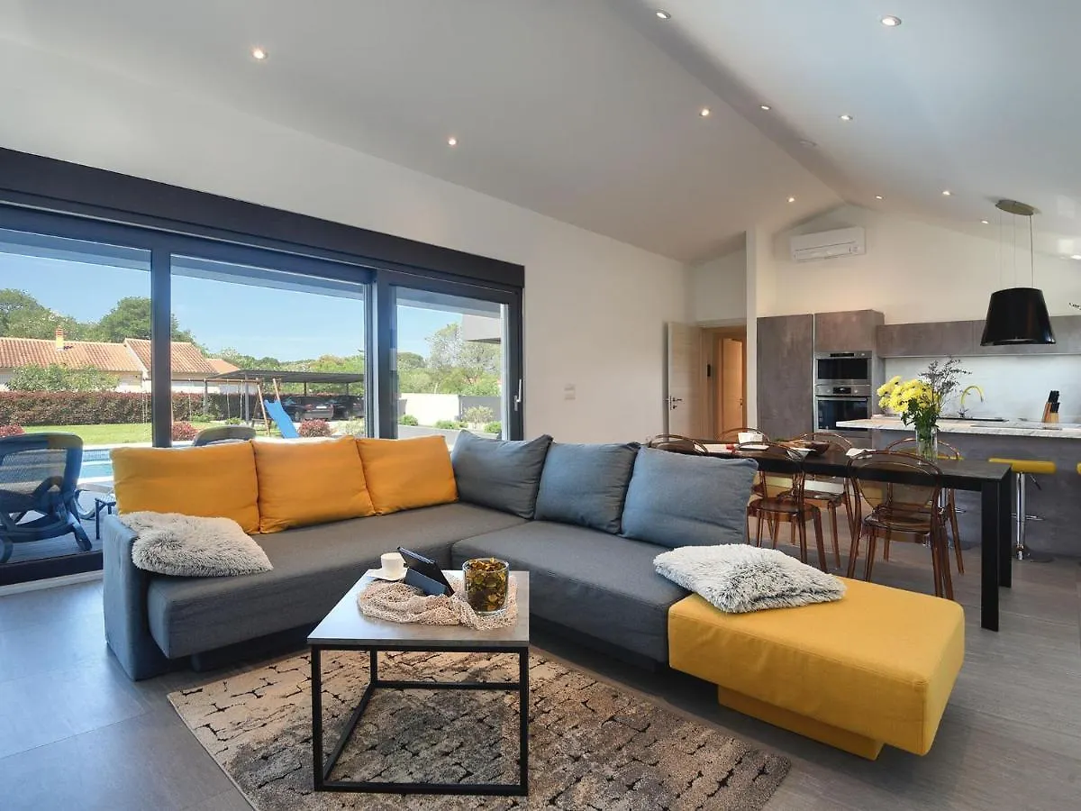 Modern Villa With Outdoor Pool Valbandon Croazia