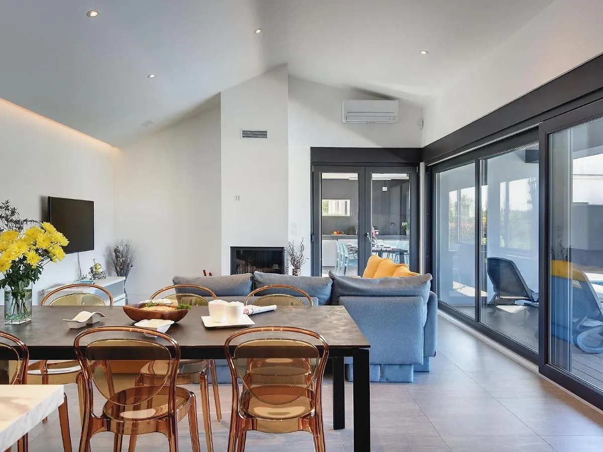 Modern Villa With Outdoor Pool Valbandon